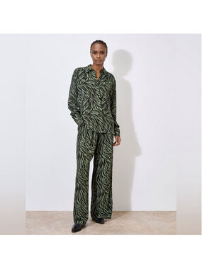 APRICOT Wild Patterned Pantsuit in Black and Green